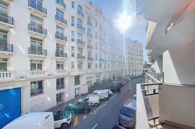 T2CannesBananeVueRue