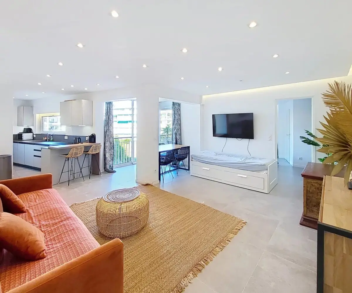 T2 Moure Rouge Salon