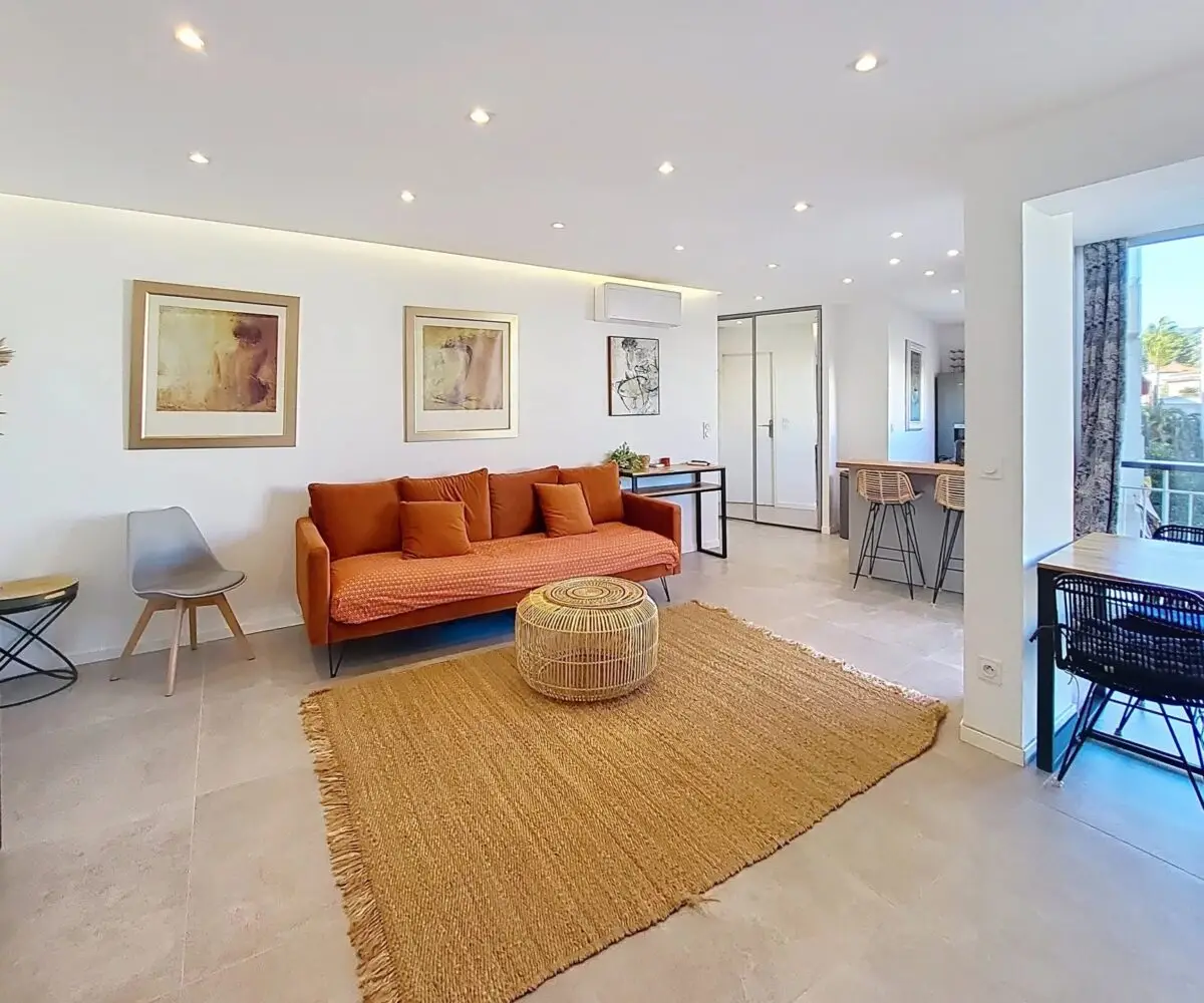 T2 Moure Rouge Salon lumineux