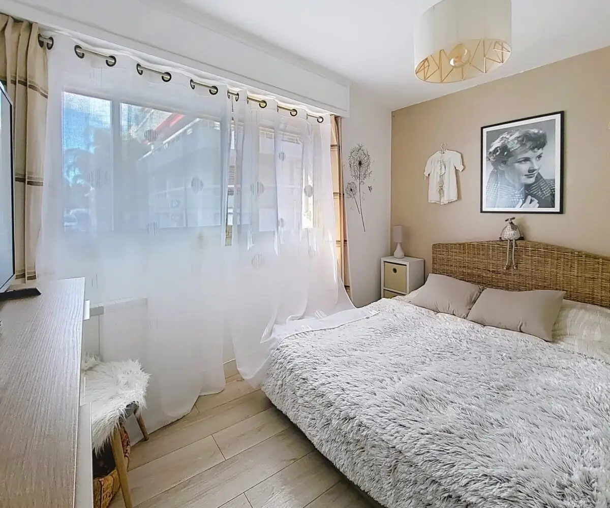 T2 RDC Moure Rouge Chambre