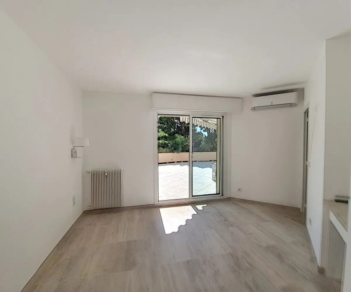 T2 RDJ Moure Rouge Dressing