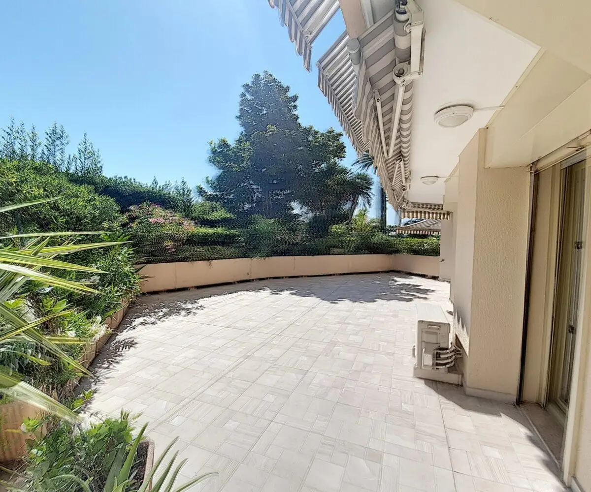 T2 RDJ Moure Rouge Terrasse ensoleillee