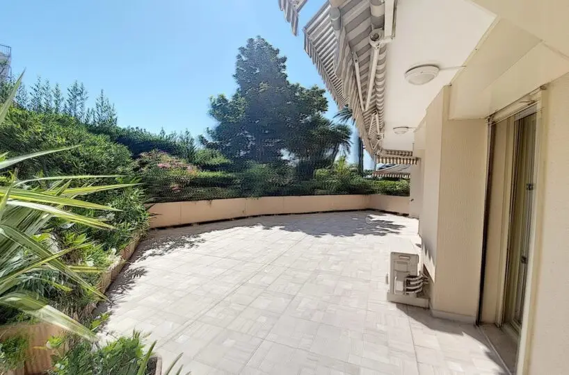 T2 RDJ Moure Rouge Terrasse ensoleillee