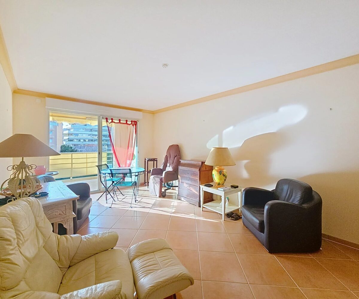 T3 Moure Rouge Salon