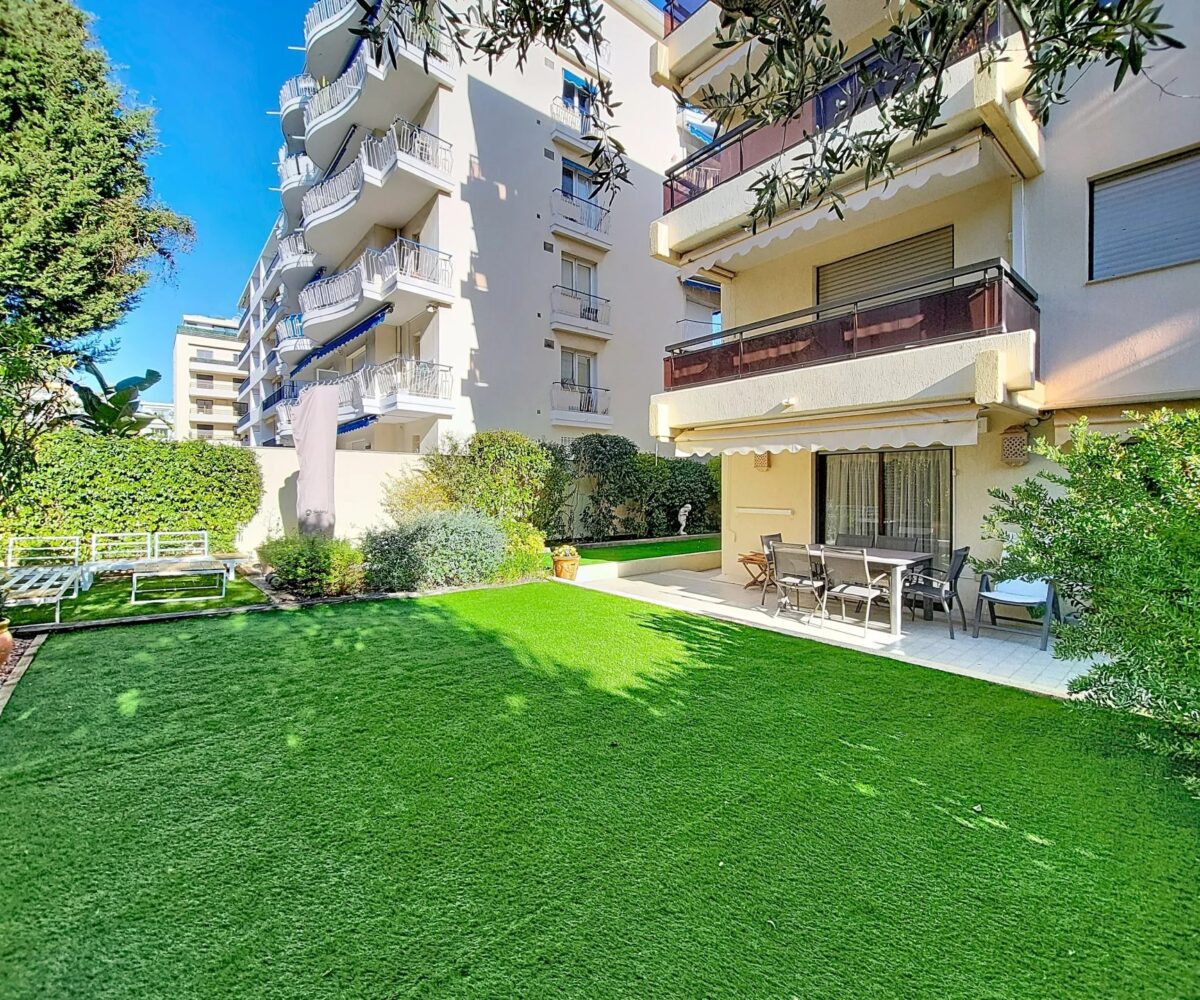 T4 Palm Beach RDJ Pelouse