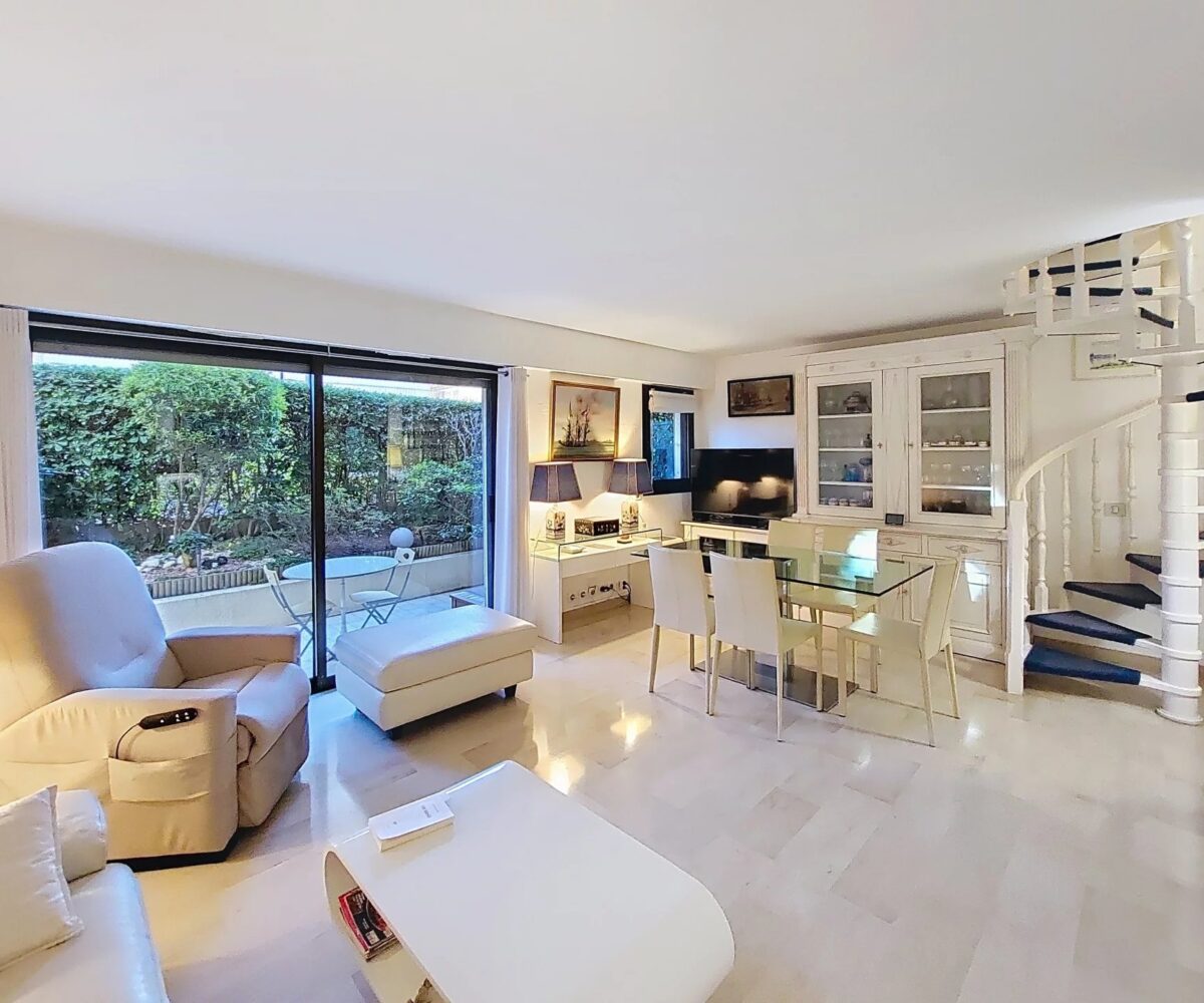 T4 Palm Beach RDJ Salon