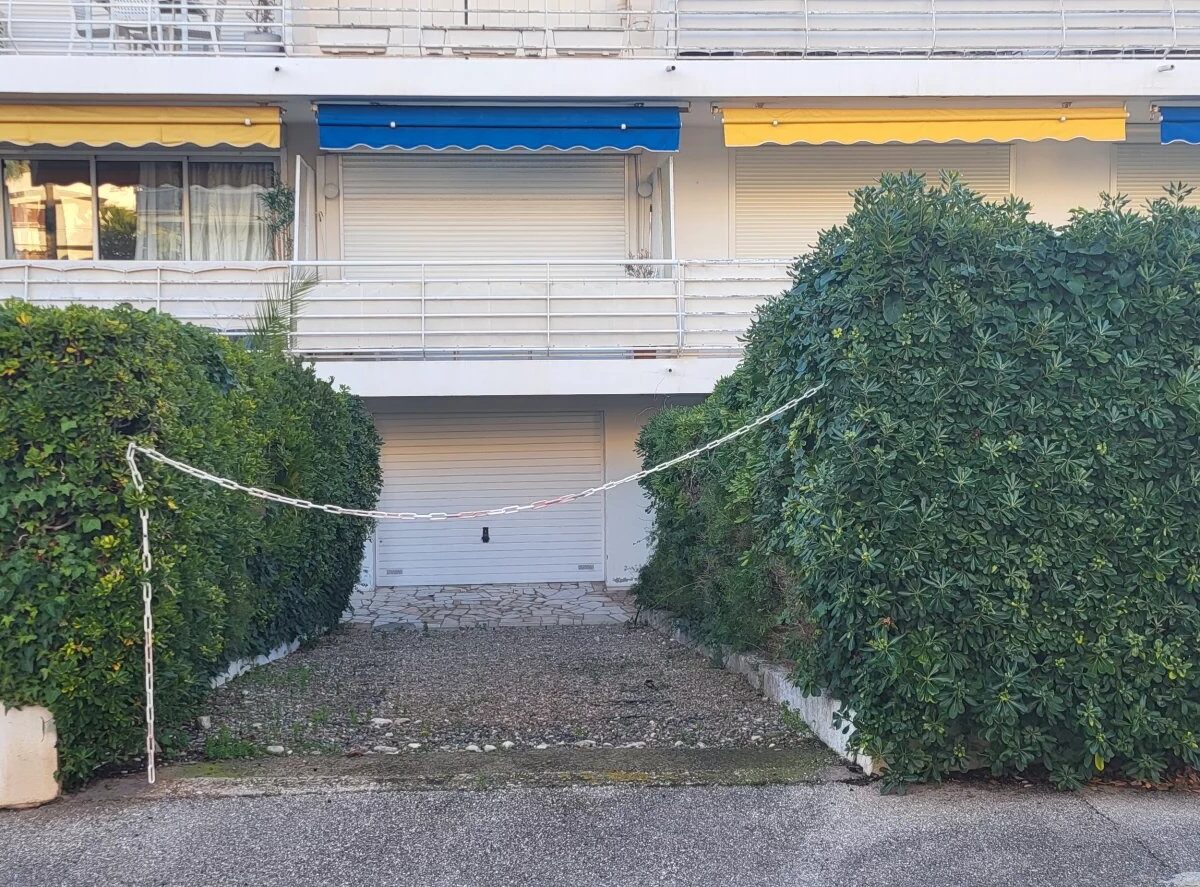 Studio Palm Beach Garage