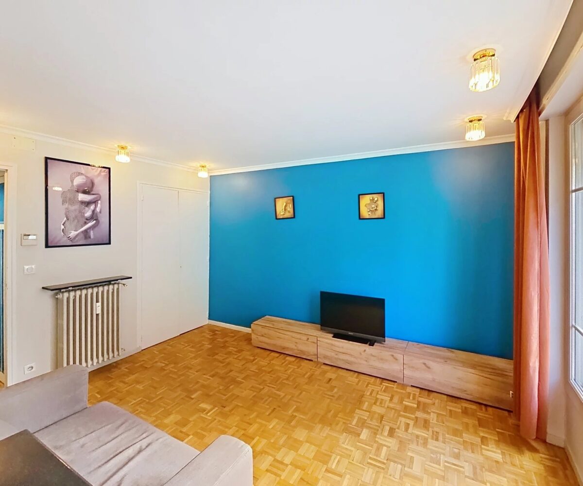 T2 Cannes Banane Salon