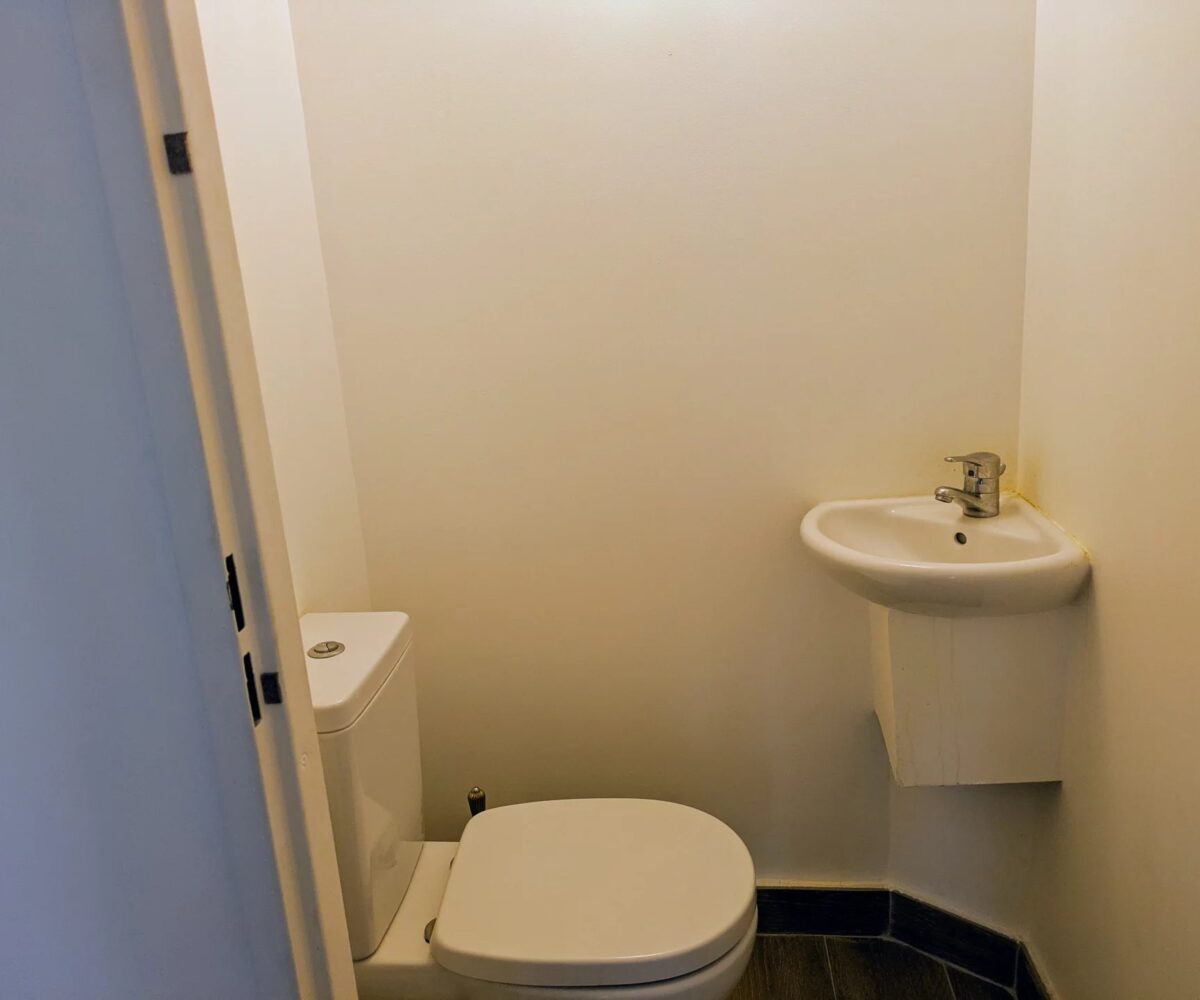 T2 Moure Rouge Toilete