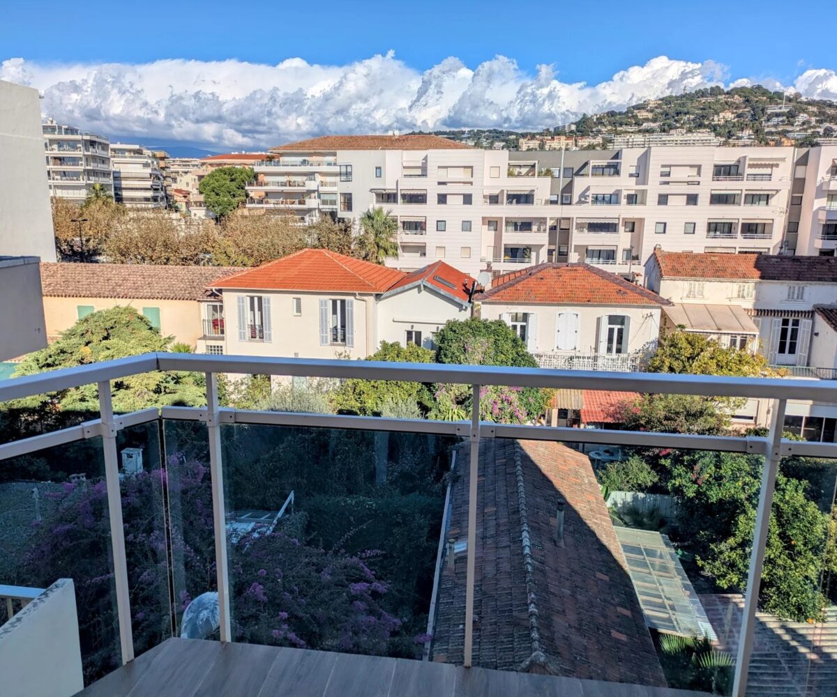 T3 MoureÌ Rouge Balcon