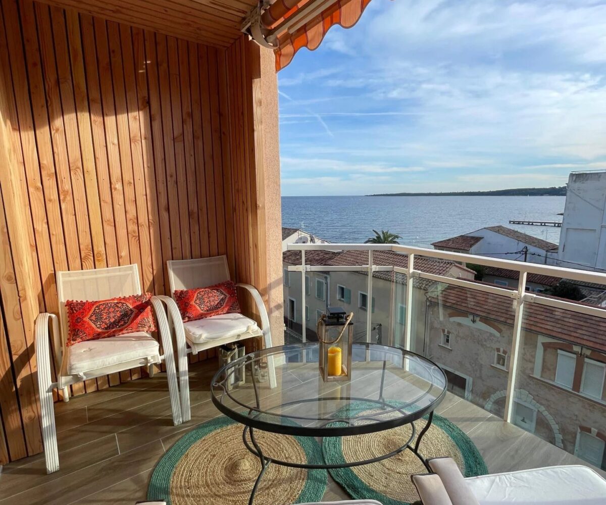 T3 MoureÌ Rouge Terrasse