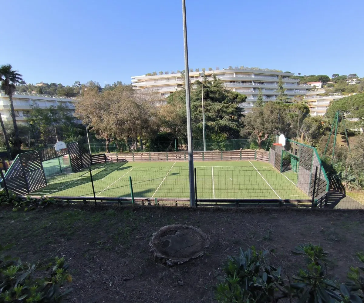 Residence Croix des Gardes Terrain Foot