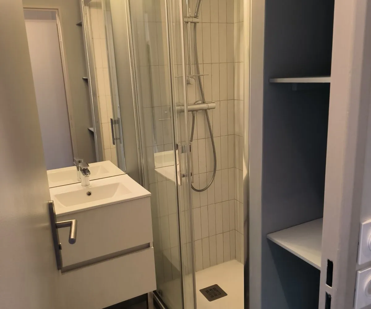 T1 RDC Croix Gardes Salle d'eau