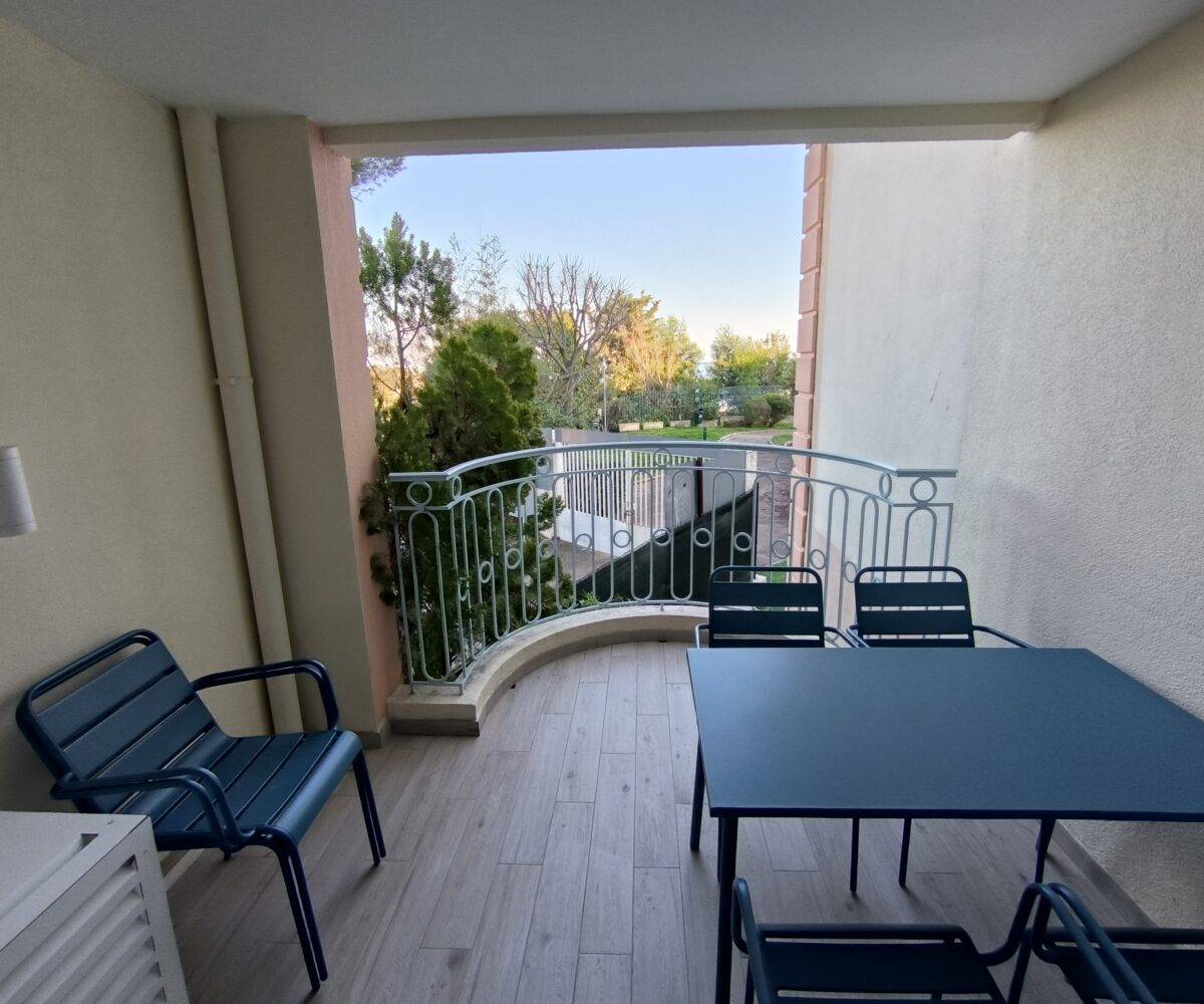 T1 RDC Croix Gardes Terrasse vue