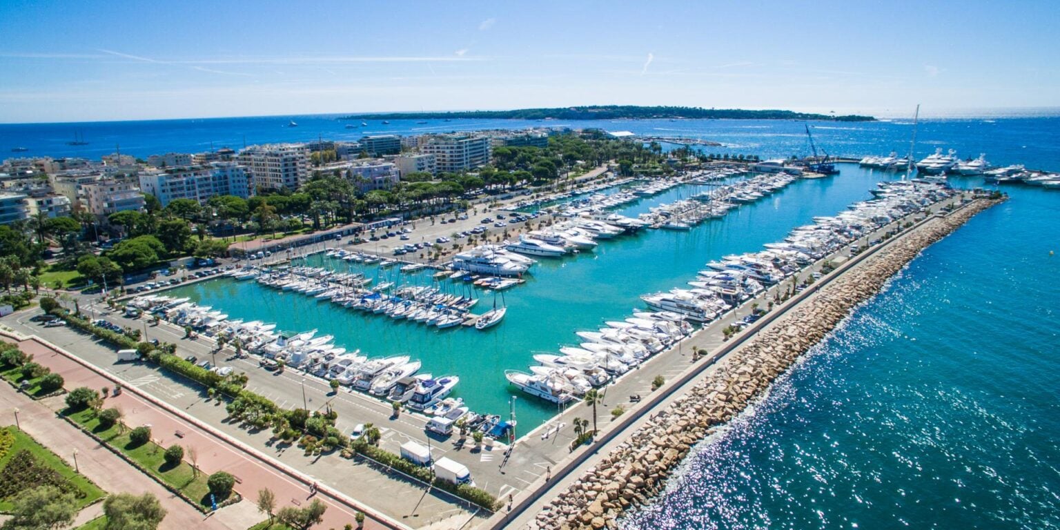 vue aerienne port canto cannesmairie de cannes axis drone 1920x960 1