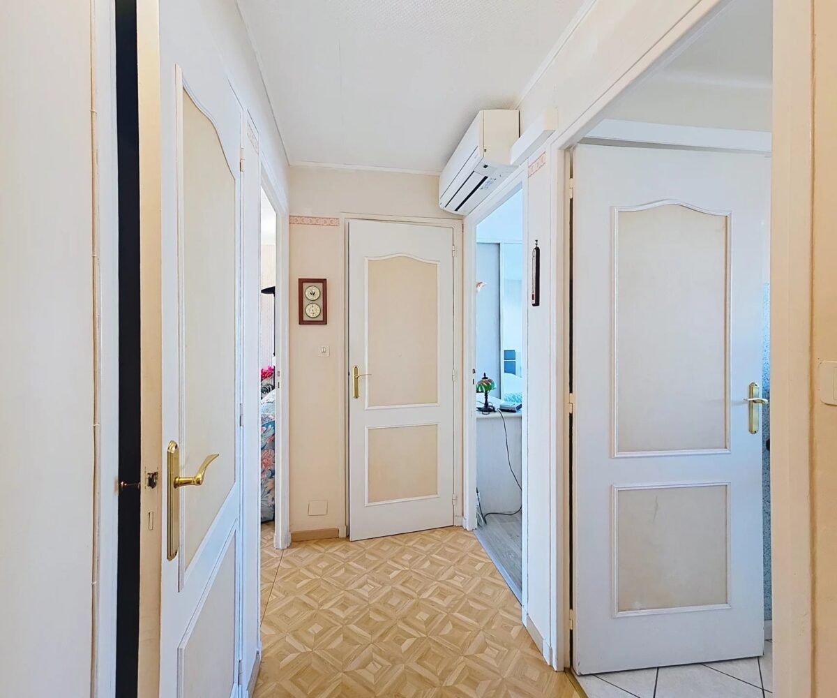 T2 dernier etage couloir