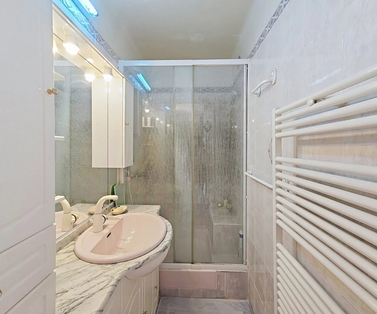 T2 dernier etage salle d eau