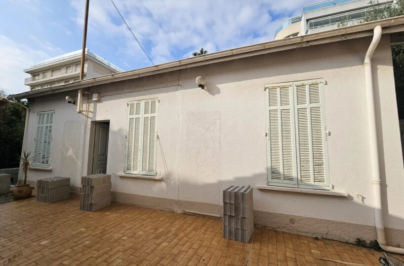 Maison Village Facade