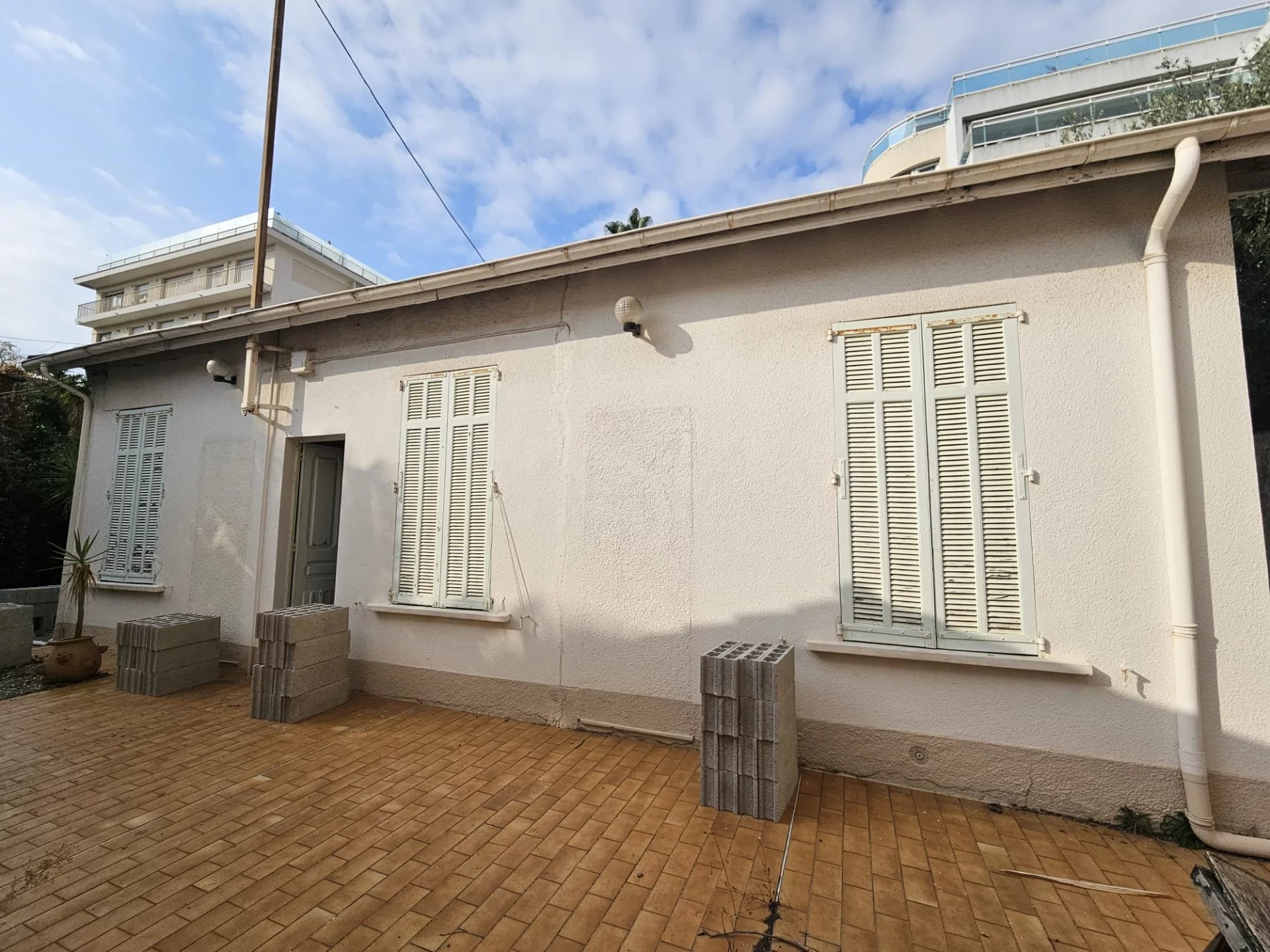 Maison Village Facade