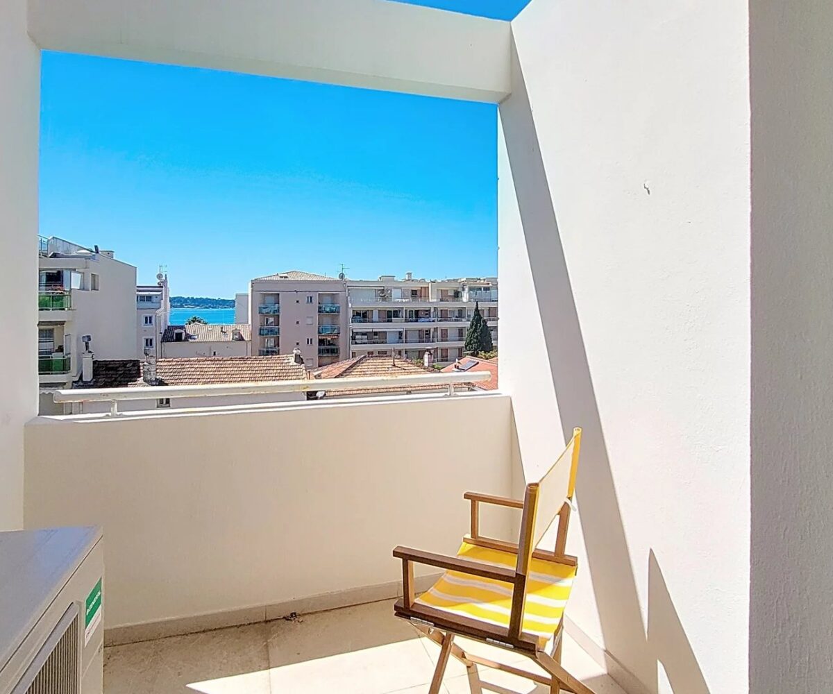 T3 Mouré Rouge Balcon Apercu mer