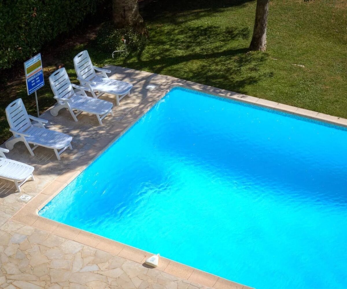 T4 Piscine Moure Rouge Piscine