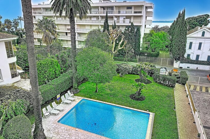 T4 Piscine Moure Rouge Vue piscine