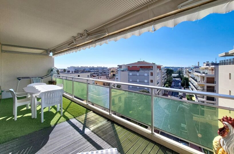 Rue Tristan Bernard - 06400 Cannes 1 T3 dernier etage Terrasse dinatoire