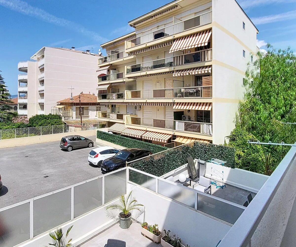 Studio Moure Rouge Balcon