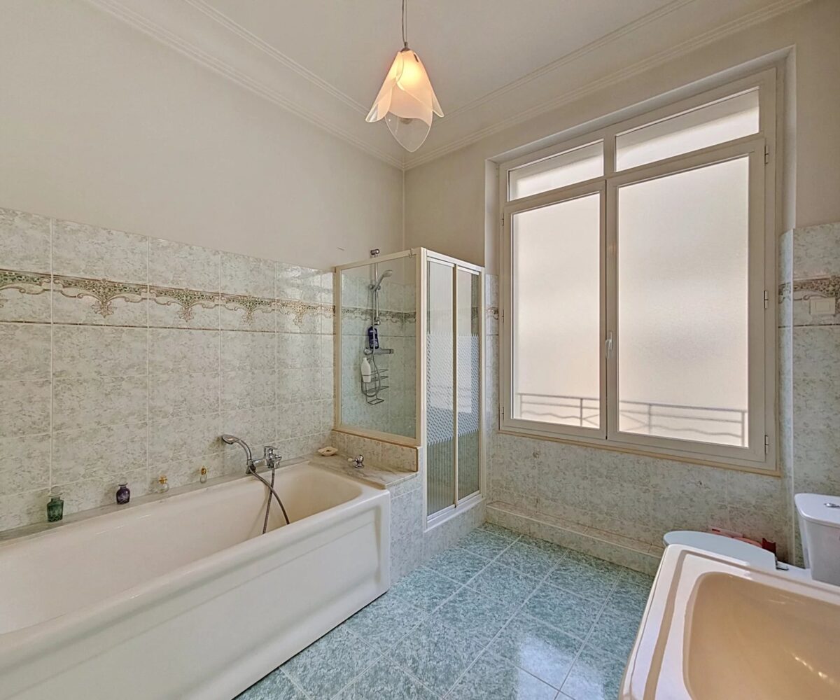 Maison Bourgeoise salle de bain douche