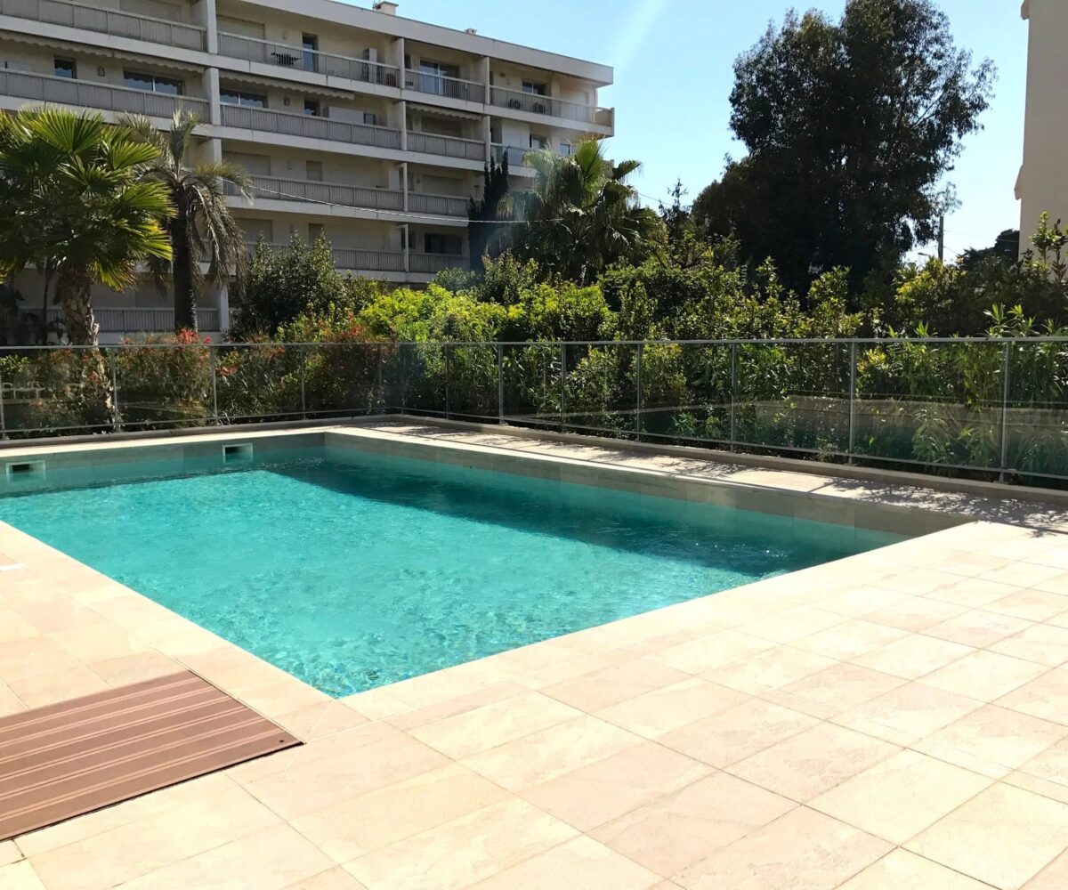 Studio Moure Rouge Piscine